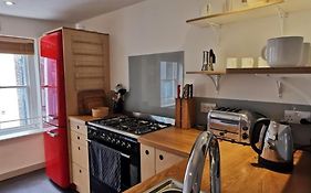 Spacious 2 Bedroom Apartment In The Heart Of Soho.